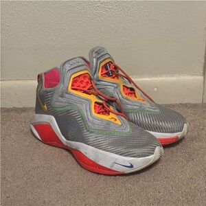 Nike LeBron Soldier 14 Basketball Shoes